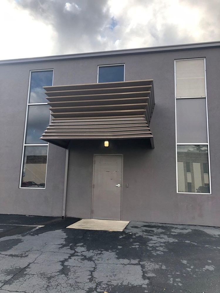 4361 Caterpillar Rd, Redding, CA 96003